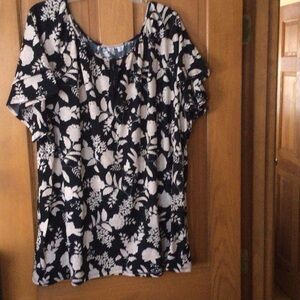Croft & Barrow Black and Cream Floral Top
